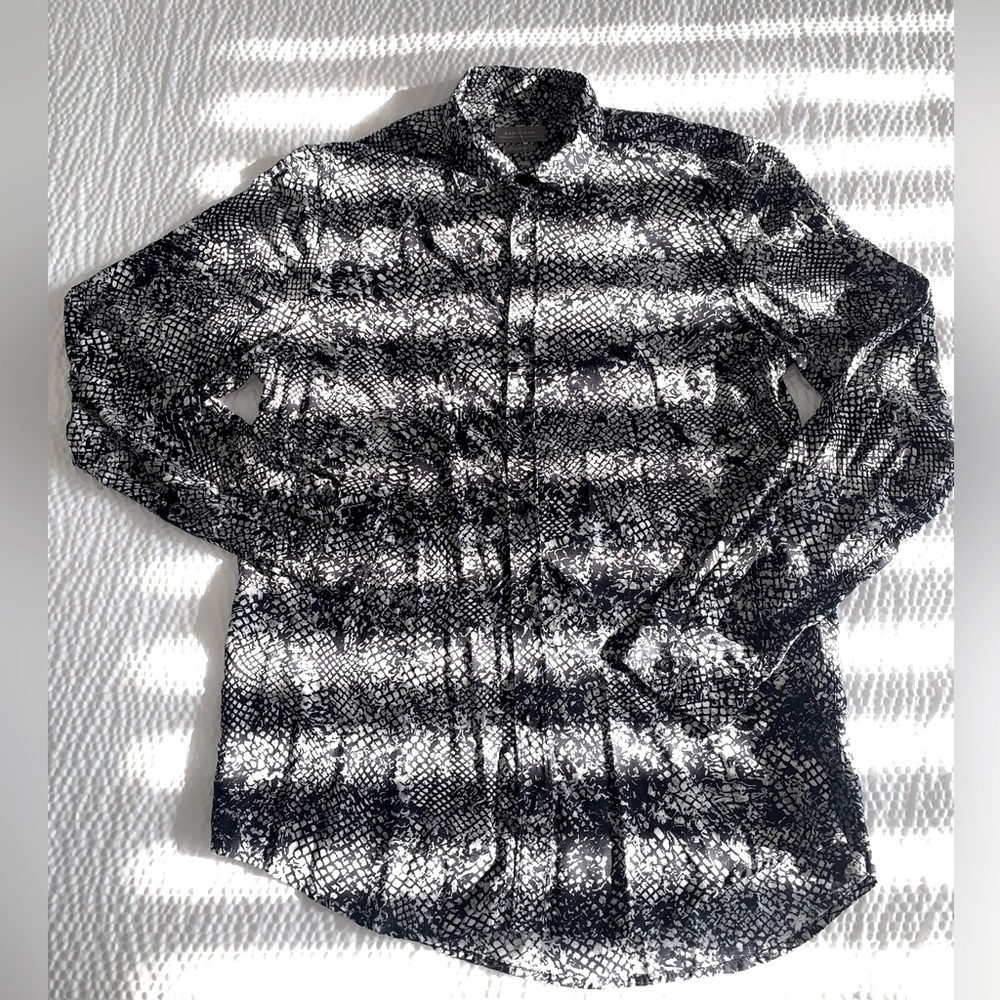 ZARA Shirt Size M Black And white Animal print Snake